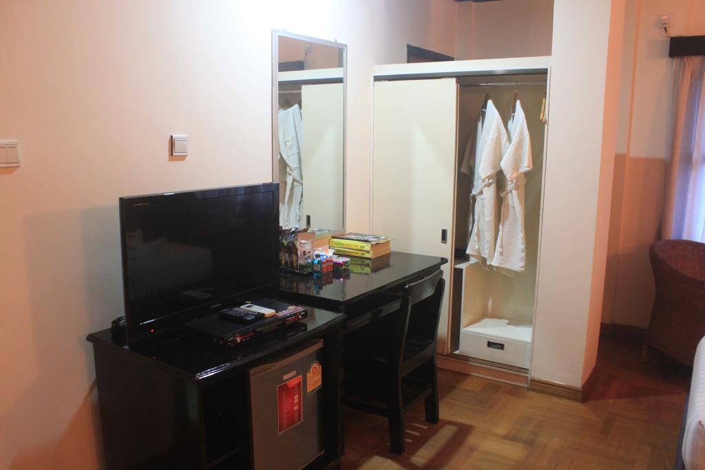 Olympic Hotel Yangon Gyogon Экстерьер фото
